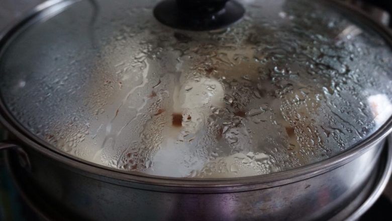糯米小白鼠,锅里的水大火烧开后，上锅蒸7分钟左右