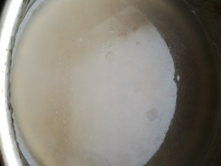 杨枝甘露,西米全部泡透，看不到白色的米芯即可。如果还有米芯，可再煮开二分钟