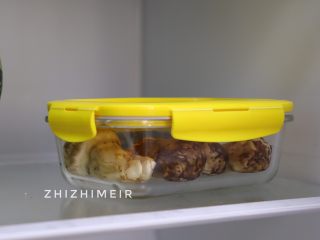 松茸的清洗和保存方法,近几天食用的松茸放入冰箱保鲜层即可，冰箱保鲜可保存3-5天。