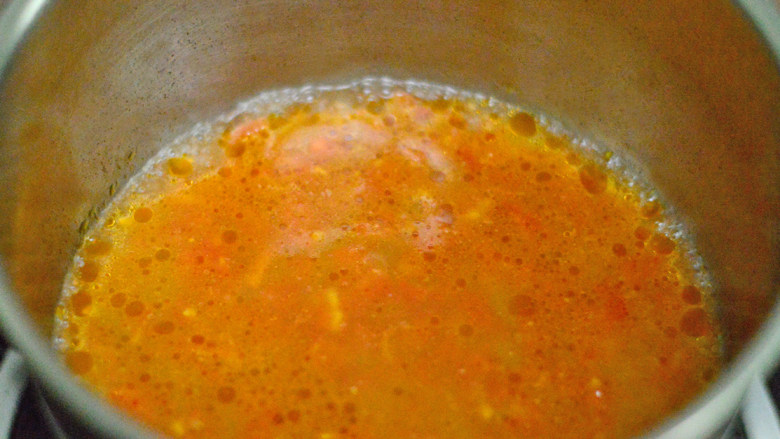 番茄西兰花面（辅食）,倒入水，煮开