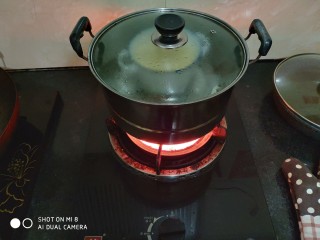 山茶油蒸蛋,放入蒸锅大火蒸20分钟