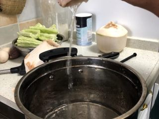 椰汁鸡汤,各种ABC方式把椰青打开