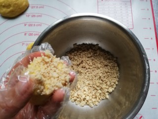 南瓜蜂蜜脆底小面包,粘满脆底料