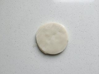 自制饺子皮版春卷皮,空白的那个饺皮放最上面！