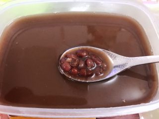 糖渍蜜红豆,剩余的红豆汤留下了一些红豆，下个菜谱我们做蜜豆小丸子