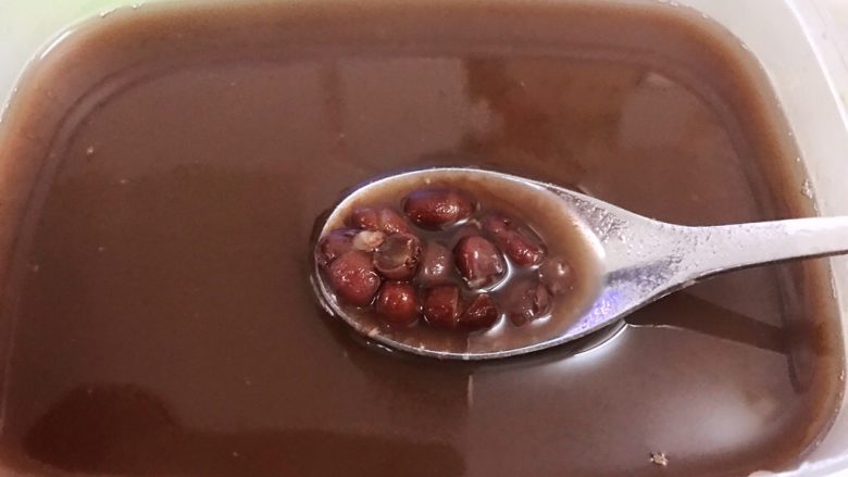 糖渍蜜红豆,剩余的红豆汤留下了一些红豆，下个菜谱我们做蜜豆小丸子