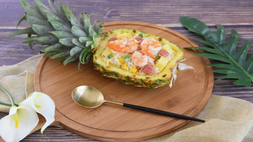 酸酸甜甜超级美味的海鲜菠萝饭，炎热夏季也能让你食欲大增