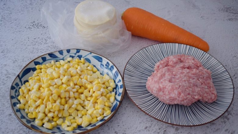 鲜肉玉米胡萝卜饺子,准备好材料
