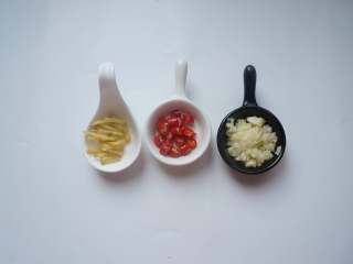 花蛤米粉,生姜，大蒜切末，小米椒切成圈