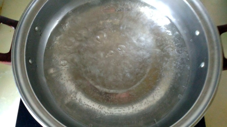 蛎蝗萝卜丝汤,水烧开