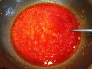 自制辣椒酱,约20分钟所有食材就溶合一起了。