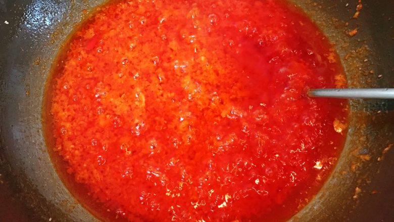 自制辣椒酱,约20分钟所有食材就溶合一起了。