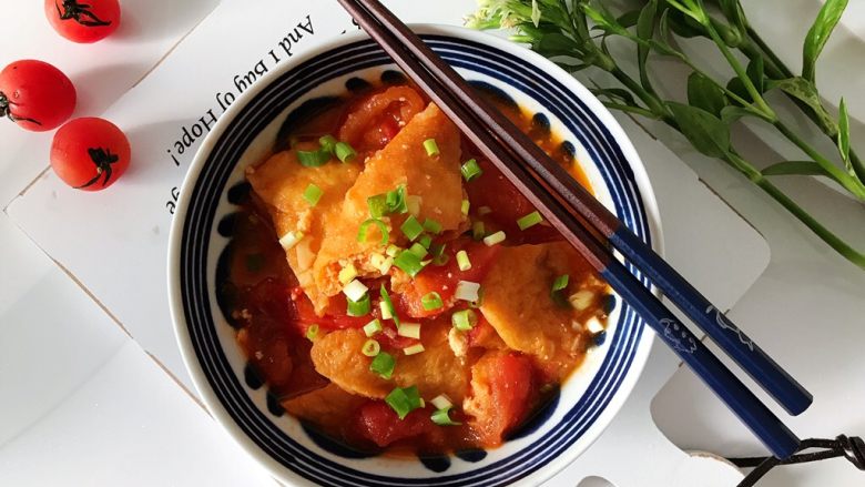 蒜蓉茄汁西红柿烧油豆腐,赶紧来试试吧，好好吃哒(❀ฺ´∀`❀ฺ)ﾉ