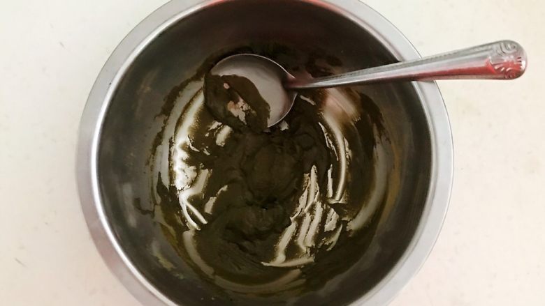 茶香戚风蛋糕,调匀备用，这样处理好的抹茶粉可以避免消泡