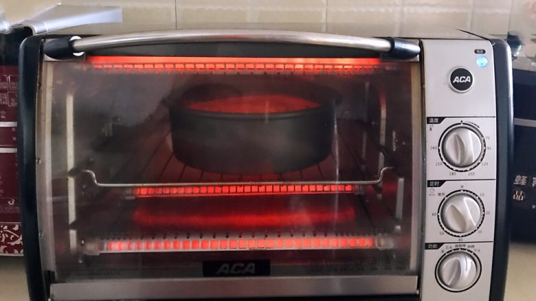 茶香戚风蛋糕,烤箱150W预热5分钟，放入烤盘，上下火150W，烤制60分钟