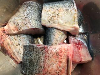 福州红糟鱼,鲢鱼肉1500g，切成大块