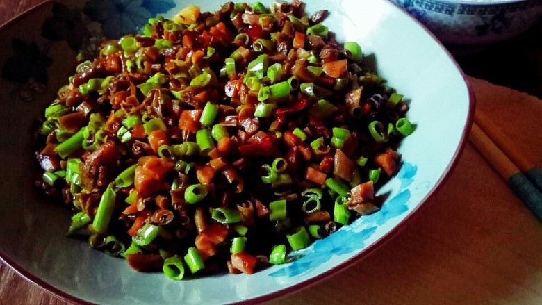 肉沫炒空心菜姜豆碎,开饭。