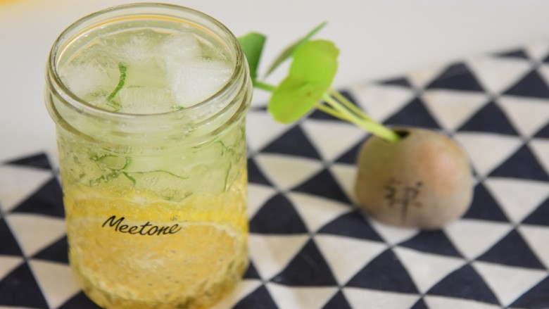 清凉黄瓜特饮—清新黄瓜与天然柠檬汁碰撞出的纯真滋味