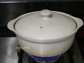 糯香肉糜酿苦瓜,遮上锅盖，大火煮开后调成中火，煲15分钟
