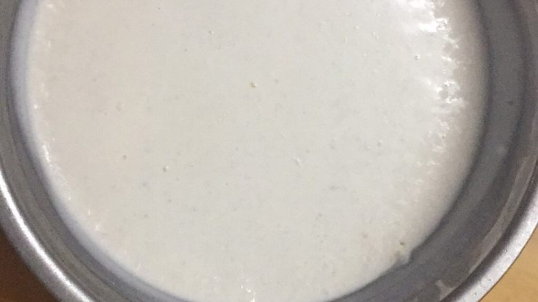 红豆椰汁冻糕,急冻3小时后取出，原来的混合物已经凝固成糕状