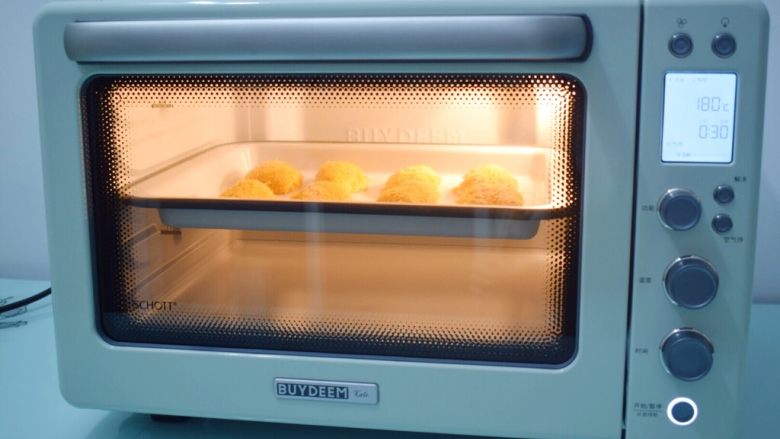 脆皮鸡翅,放入北鼎烤箱，选择空气炸功能，180度中层烤30分钟
