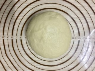5％冷藏基础发酵牛奶面包,加入黄油继续揉15分钟
