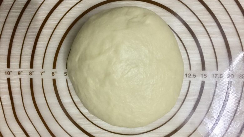 5％冷藏基础发酵牛奶面包,加入黄油继续揉15分钟
