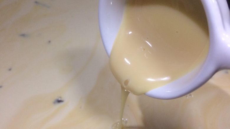 养颜护肤：血糯米奶茶,根据自己的口味添加炼奶。

奶茶温热即可，不建议烧开。