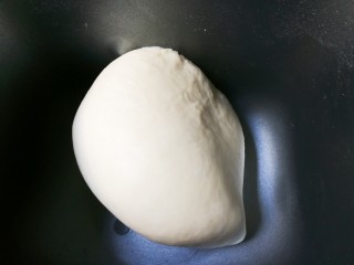 一次发酵面包,搅拌均匀成表面润滑的面团