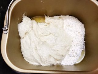 超松软好吃的玉米油老面包,加入酵头面包机启动揉面程序