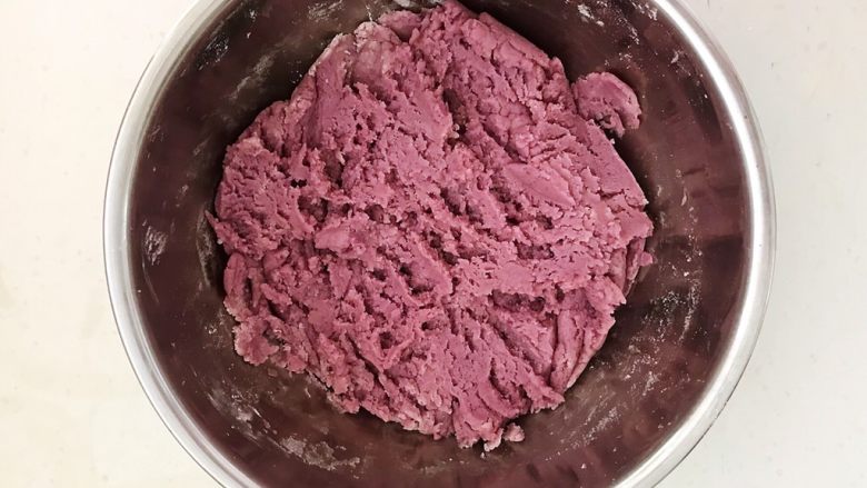 紫薯戚风蛋糕,用之子搅拌法调匀