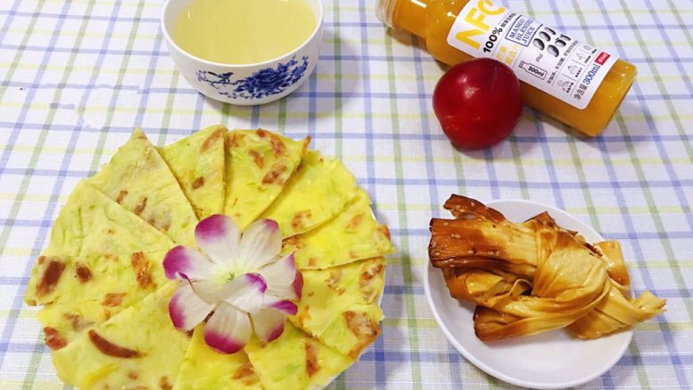 角瓜香肠蛋饼,每餐都少不了水果和维C的出场