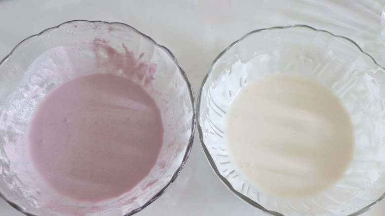 紫薯大米糕，专治宝宝厌食,白色部分，同样这样搅拌均匀。