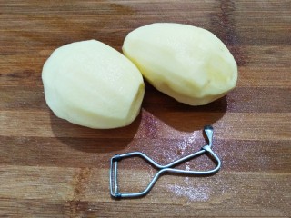 泡椒土豆片（酸辣土豆片）,土豆洗净削皮