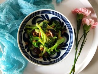 香菇海米西蓝花,健康美味，好吃不贵(❀ฺ´∀`❀ฺ)ﾉ