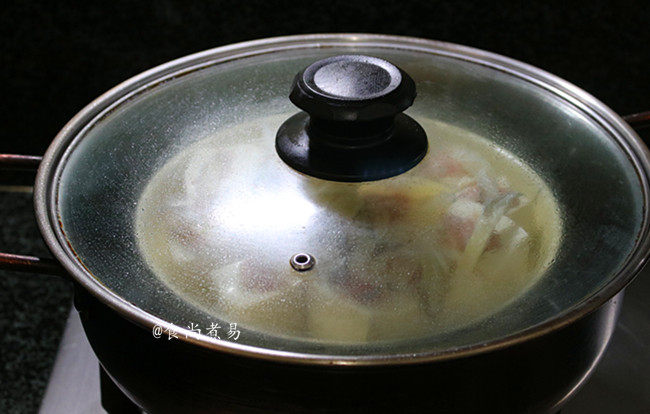 鱼香蒸酿豆腐,放入蒸锅中，隔水大火蒸15分钟