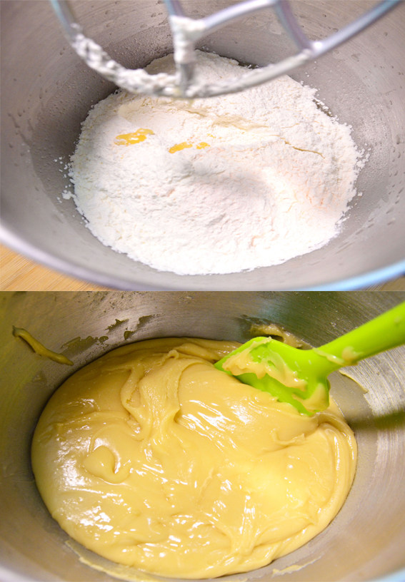广式蛋黄莲蓉月饼, 加入粉类，拌成至无干粉状态后将饼皮面团稍整理成油亮光滑状态，用保鲜膜盖好，室温下松弛至少2小时。