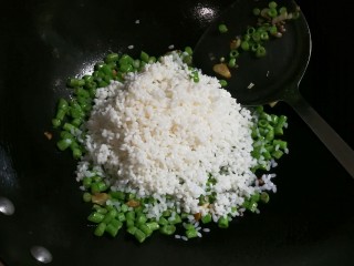 豇豆饭,放入大米