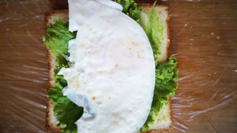 快手早餐—口袋三明治,放煎蛋