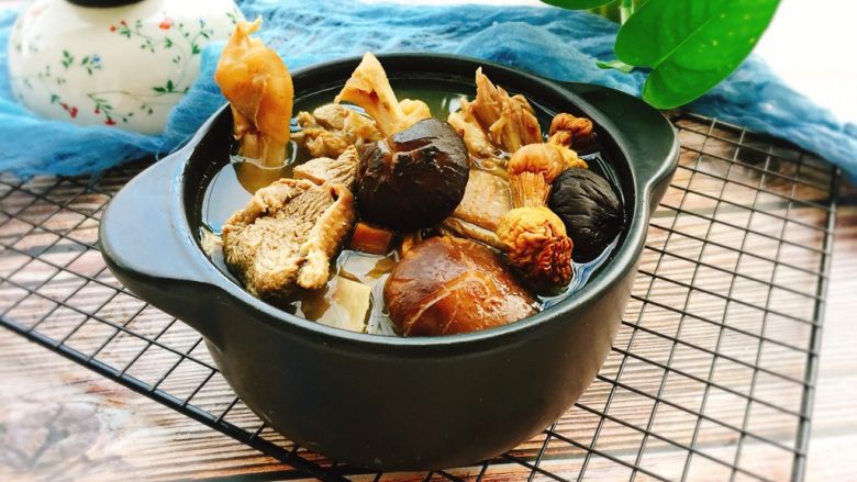 立秋煲汤+双菇目鱼老鸭汤,成品图