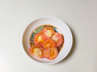 番茄白玉菇鸡蛋汤,番茄切片