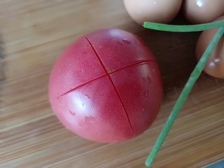 番茄炒蛋,柿子划个柿子花刀