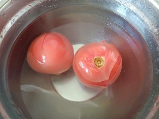 番茄炒蛋,放入冷水里