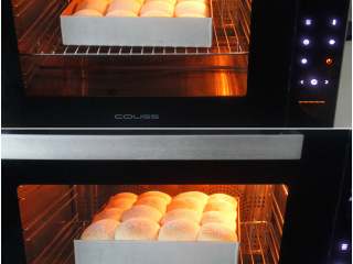 酒酿面包, COUSS电烤箱CO-960M， 选择上下火模式，提前上火160度，下火200度预热好，烤盘放入中层烤网，烘烤约20分钟。