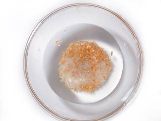 【宝宝辅食】鳕鱼燕麦米粥,胚芽米和燕麦米淘洗干净，浸泡1小时以上