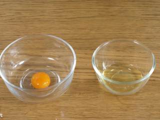 黄金馍片 18m+,蛋黄蛋清分离。