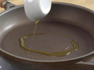 黄金馍片 18m+,剩下的蛋白液不要浪费，往锅中倒点油炒一下~~