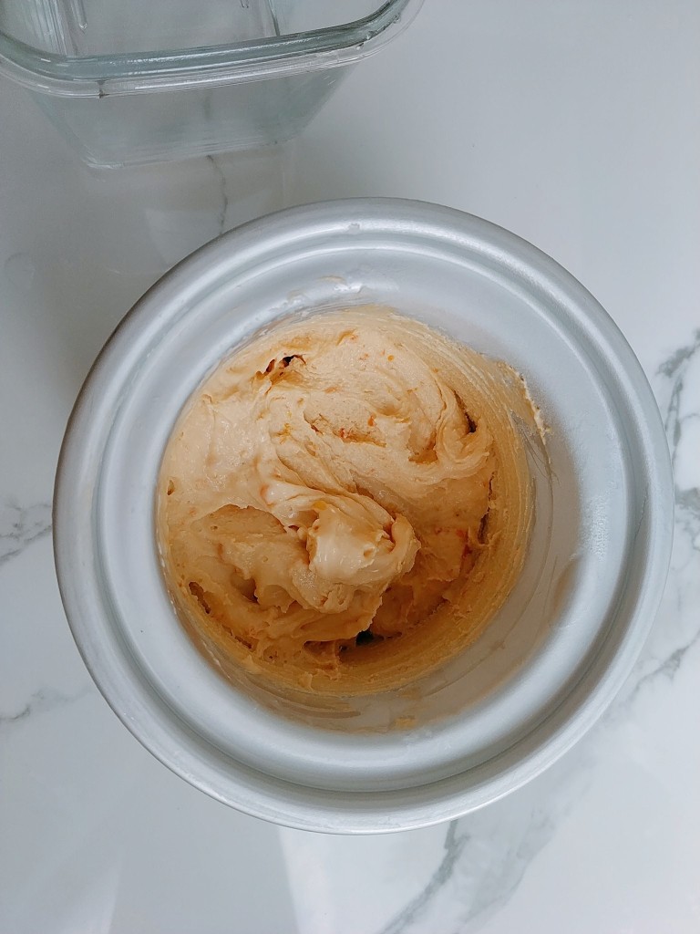 网红金沙咸蛋黄冰淇淋
安安原创,这是一个iMix程序20分钟的成品，已经变成软冰淇淋了，可以直接用冰淇淋挖勺取出直接食用了；