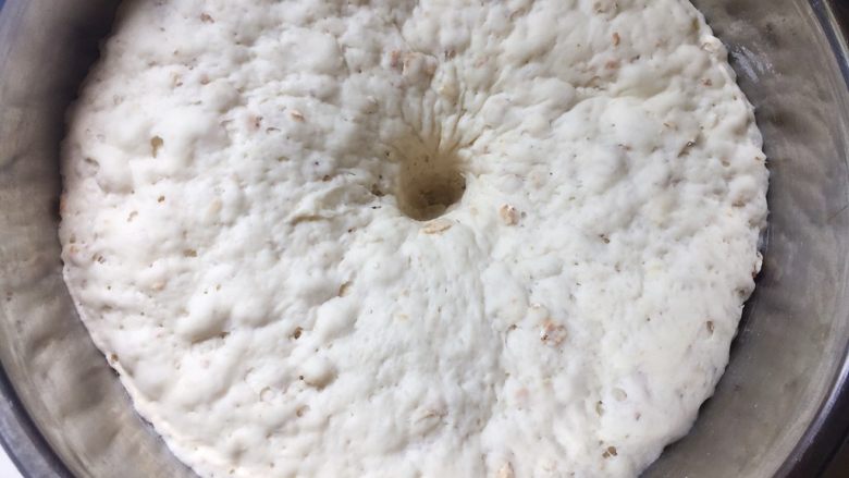 南瓜黑木耳素馅馅饼,面团发至有原来的2–3倍大，中间戳一个洞，洞不会回缩就是发酵好了