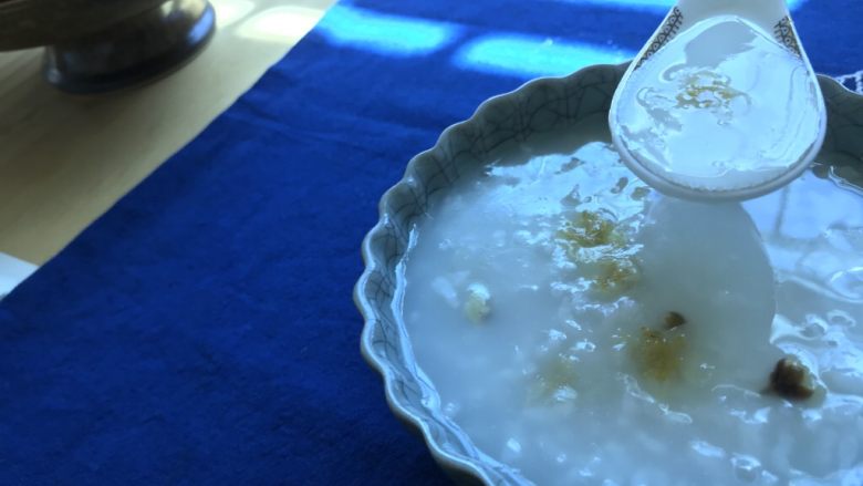 落雪寻梅,夏末初秋，早上享用这样一碗素粥，也很是奢侈。